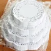 Tischsets Pads 100 Stück Einweg-Öl absorbierende weiße Spitzenpapier-Deckchen Kuchenbox-Liner Verpackungspad 6,5 Zoll