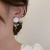 Studörhängen Fashion Temperament Flower Earring Vacker Pearl Camellia Shell Metal Asymmetric Women Girl Gifts