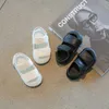 Sandały Sandały Dzieci Letnie buty plażowe dla chłopców Dziewczęta Toddlery Little Boy Sandals Fashion 2023 Nowe u stóp zakręconych palcami anty-Kick Soft AA230518