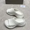 Mode kvinnor crocss tofflor sandaler trendiga hotellplattformar platt icke-halksreglage Italien onyx harts läder enkel designer komfort comany nyhet flip flops eu 35-42