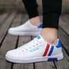 Scarpe per abiti bianchi piatti vulcanizzati Lace-up Sneaker confortevole per maschi maschile maschile per adulti di alta qualità uomini zapatillas 4fc4