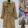 B218 レディースロングマント女性成熟したコートトレンチジャケットファッションレター印刷ロングコート女の子カジュアル防風冬服卸売