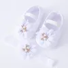 Första Walkers Baby Girls Flats och pannband Soft Sole Non-Slip Pearl Flower Princess Wedding Dress Walking Shoes For Born