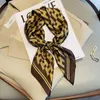 2021 lyxkoreansk fyrkantig handduk Autumn Dot Print Silk Scarves Kvinnliga dammtät Kerchief Fashion 70x70cm Solskyddsjalar G220513