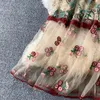 Сетчатая вышивка сплайсированного кружевного платья 2023 Лето Новое элегантное элегантное пузырьковое рукав в стиле качание