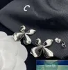 Orecchini a forma di fiore in argento lucido di qualità per le donne Orecchini a bottone in argento con tutto il fiammifero alla moda temperamentale