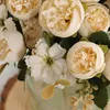 装飾的な花モダンシミュレーションローズフェイクシルクフラワーリアルなカラーファーストベッドルームホーム装飾偽の枝poの小道具