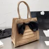 Borsa da spiaggia alla moda con secchiello Bowknot Donna Scava fuori Borse all'uncinetto Borsa da vacanza estiva con cesto di verdure in paglia intrecciata a mano con borsa piccola con coulisse