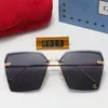 Designer Bright White Lens High Quality Women Men Solglasögon utomhus Fashion Luxury PC Frame Transparent Light Eyewear Geleglas med låda