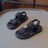 Sandálias Cozulma Sandálias de verão para meninos Sapas de praia Sapatos planos infantis sandálias de loop de gancho de moda de moda 26-36 AA230518