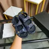 Kanaal gewatteerde denim tweed lederen muildieren slippers dad sandaal voor vrouwen zomerglaasjes in elkaar grijpende c riem flats bedrukte platform sandalen haak en lus 35-41