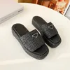 Designer de palha chinelos slides sapatos casuais moda verão praia chinelo 2023 novas mulheres slide ao ar livre preto branco cáqui mão tecido sapatos plataforma