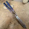 Theone Balisong Rep Licant Round Dot Fire Burn Pattern Titan Handle Channel Fjärilsträning Trainer Knivbussning Jilt Swing EDC Kniv Nautilus Sea Monster