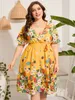 Artı boyutu elbiseler 4xl 5xl boyutu midi elbise kadınlar yaz v boyun kısa kollu çiçek baskı sarı büyük plaj 230518