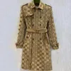 Trench da donna firmati di lusso da donna Giacca a vento con stampa di lettere del corpo Cappotto con cintura allentata Cappotto da trench lungo casual femminile B123