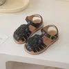 Sandalet çocuklar sandalet kızlar düz ayakkabı yaz bebek erkek çocuklar içi boş plaj sandaletleri modaları düz renk bebek spor ayakkabılar 2023 AA230518