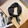 Новый принт 70 -см шелковой шарф женский роскошный квадратный галстук Женский весенний шаль, обертывание бандана ручное запястье Folarard 2022 G220513