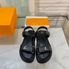 Com designer de caixa feminino Sunset Comfort Sandals planos mulas acolchoadas tira dianteira Slides de fivela de fivela