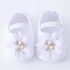 Första Walkers Baby Girls Flats och pannband Soft Sole Non-Slip Pearl Flower Princess Wedding Dress Walking Shoes For Born