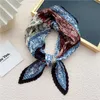 Новая модная плита Square Squaring Shal Shal Scorf Ripple Leopard Leopard Floral Silk Scarf Foulard Элегантный женский платок пленки Bandana G220513