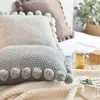 Kudde Dunxdeco täcker fyrkantig dekorativ fodral nordisk enkel vanlig grå stickning stora bollar kastar varm rum soffa stol deco