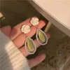 Pendientes elegantes de gota de agua con flor de rosa blanca para mujer, pendientes colgantes con borla de perla verde, joyería de fiesta nueva