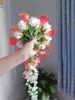 Bröllopsblommor korallröda calla liljor med elfenben rose kristall bukett diamant kaskad brud buque de noiva para casamento