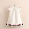 Vestidos de menina verão verão 3 4 5 6 7 8 9 10 12 anos, estilo infantil, estilo de algodão branco cor de retalhos de retalhos de arco prefeito para crianças meninas 230519