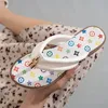 2023 Летние слайды металлические скользящие сандалии шлепанцы для женщин для женщин пляжные туфли для тапочек модные туфли тапочка.