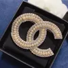 Luxury Brand Designer Lettera Spille Fashion Pin Spille di perle Accessori di gioielli di perle di cristallo Regalo di nozze Alta qualità