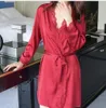 Women's Robe 1620 Frauen Satin Seide Frau Spitze Robe Weibliche Spitze Bademantel Frauen Roben Nachtwäsche Damen Sexy Robe Für Frauen Drop 230518