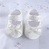 Premiers marcheurs chaussures de princesse en dentelle blanche semelle souple bébé enfant en bas âge pleine lune cent jours robe assortie née