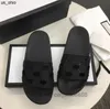 Slippare 2023 Designer Ladies Rubber Slippers Sandaler Fashion Flat Jelly Beach Party Shoes Red Green Black White Beige Summer Men J230520