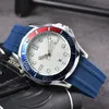 Omeg Новые три иглы стежков роскошные мужские часы Quartz Watch высококачественные высококачественные бренд -дизайнерские часы черные кожаные поясные мужчины модные аксессуары праздничные подарки F010