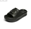 スリッパデザイナースリッパシックボトムプラットフォームソフト快適なゴムスライドサンダル女性靴ブラックホワイトピンクのGGITYラグジュアリーフラットフロップL230520
