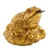 ノベルティアイテムFeng Shui Money Coin Toad Figurine Statue L​​ucky Fortune Wealth Gold Frog Tabletop Decorator飾り飾り飾り飾りG230520