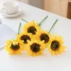 Decoratieve bloemen kunstmatige zonnebloemen boeketten simuleren trouwfeestvazen ​​voor het thuiskantoor decoraties van het jaar