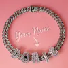 Strands Strings Iced Out Lettres personnalisées Plaque signalétique Tour de cou Chaîne Nom Collier avec pierres roses Accessoires Cadeau d'anniversaire 230519