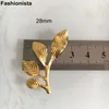 Andra 100 st guld /kc guldblad charms 28x41mm metall stämplande bladhänge för smycken projekt handgjorda hantverk fynd y