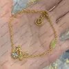 braccialetto a quattro fiori bracciali a forma di cuore di lusso lettera gioielli firmati braccialetto in oro acciaio al titanio placcato oro rosa con diamanti braccialetti per le donne regalo del partito