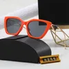 Designerskie damskie okulary przeciwsłoneczne Oryginalne okulary Odcienie zewnętrzne Ramka PC Moda Klasyczne Lady Lustra dla kobiet i mężczyzn Okulary Unisex Trójkątny podpis