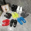 2023 piscina slide sandália masculina flechas de designers verão mole preto preto amarelo azul rosa masculino slide slide Sandals moda paris sapatos b1