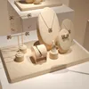 Boîtes Oirlv Beige Microfibre Bijoux de bijoux Display Ensemble d'accessoires Affichage de l'armoire de boutique pour le collier Bague d'oreilles
