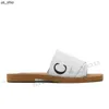 Slippers tofflor lyxdesigner sandaler lady glider nyaste märkesmässiga kvinnor woody tote skor plattform kil mule i duk dhgate sommar tofflor sommarstrand hög j0