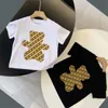 Vêtements de luxe pour enfants Bébé Enfants Designer Tshirt Garçons Vêtements D'été Filles À Manches Courtes Mode Lettre Chemises Unisexe Tops 2 Couleurs dhgate