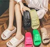 Дизайнерские тапочки для тапочек толстая платформа для платформы мягкая резиновая сандалии женские туфли черная белая розовая роскошная плоская шлака L230520