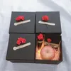 Geschenkwikkeling Black Kraft Paper Box met rozen eenvoudig ontwerp Huidige container deksel