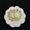 Szpilki górne broszki broszki Pins projektant dla kobiet marka litera 18k złota platowana krystalicznie kryształowy kryształ biżuteria ręcznie robiona skórzana broszka