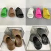 Designer Frauen Poolcroc Slide Gummi Plattform Sandel 5 cm Dicke Unterseite Hausschuhe Schwarz Weiß Strand Schuhe Offene Zehen Schuhe mit Box NO445