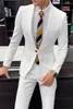 メンズスーツの最新の宴会男ビジネスカジュアルシックな上品な成熟したスリムフィットホワイト2ピース1ボタンジャケットパンツスーツセット